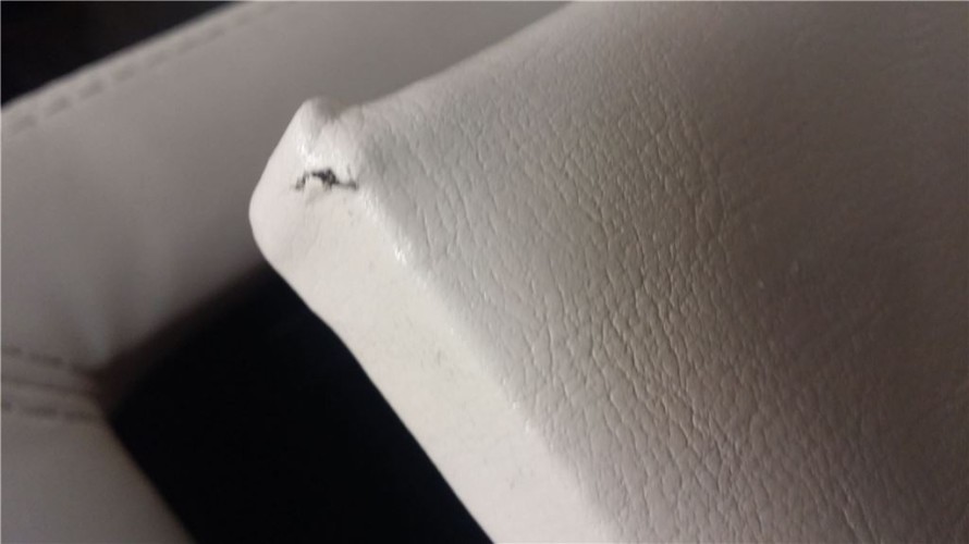 Тумбочка RICHMOND 8025 (Белая) кож.зам. 2-Й СОРТ