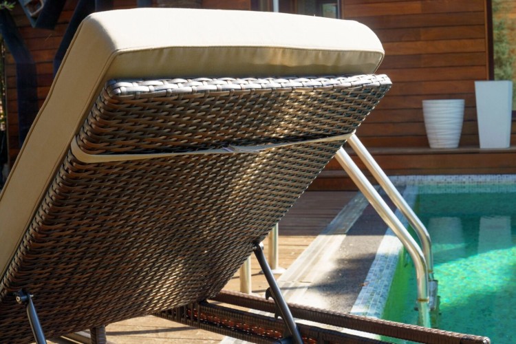 Шезлонг-лежак из иск ротанга Киото темно-коричневый BF