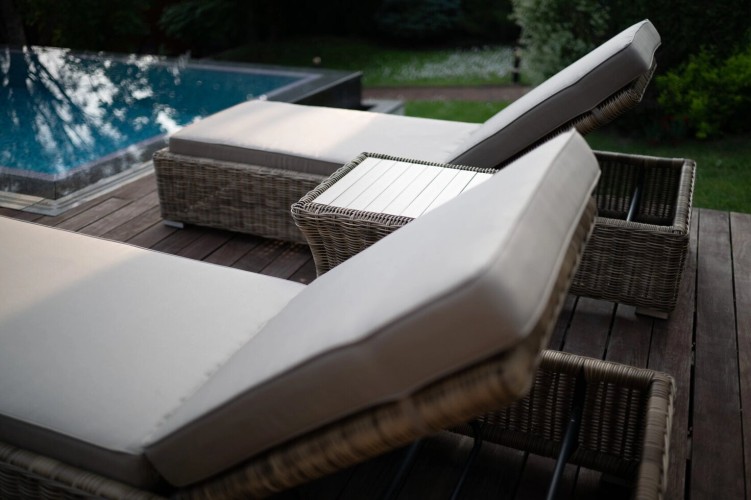 LEON шезлонг лежак из искусственного ротанга BF