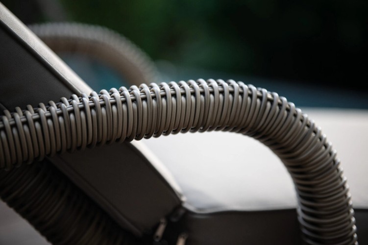 Fiji шезлонг лежак из искусственного ротанга BF