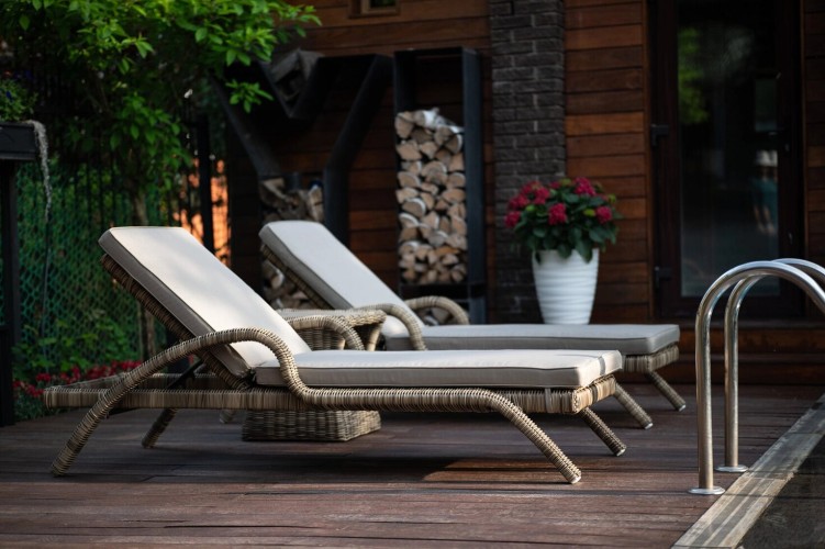 Fiji шезлонг лежак из искусственного ротанга BF