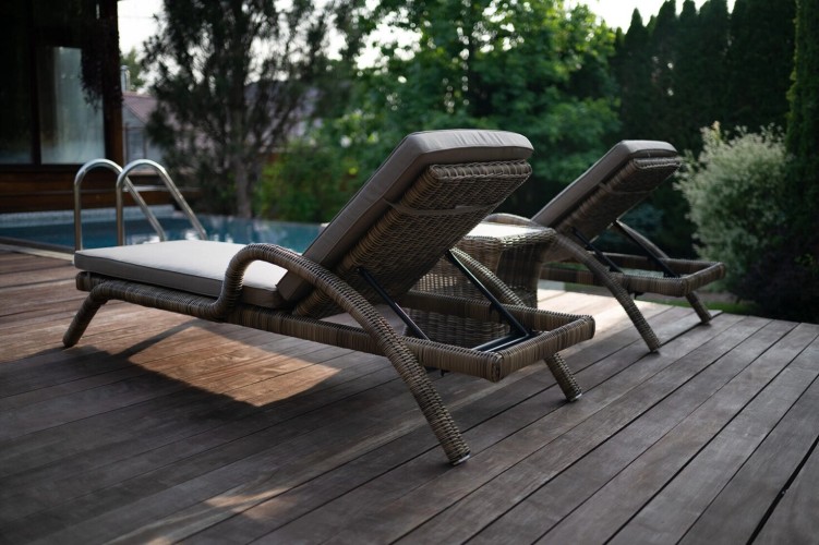 Fiji шезлонг лежак из искусственного ротанга BF