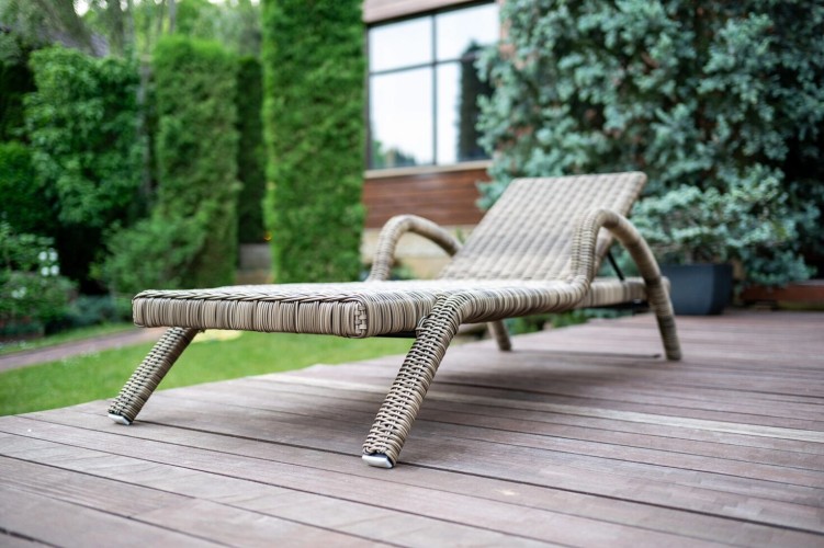 Fiji шезлонг лежак из искусственного ротанга BF